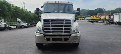 Used 2018 Freightliner Cascadia Sleeper Cab Morgan Truck Body Flatbed Truck for sale #357337 - photo 2