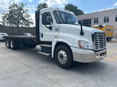Used 2018 Freightliner Cascadia Day Cab Morgan Truck Body Flatbed Truck for sale #357338 - photo 1