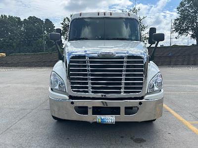 Used 2018 Freightliner Cascadia Day Cab Morgan Truck Body Flatbed Truck for sale #357338 - photo 2