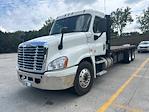 Used 2018 Freightliner Cascadia Day Cab Morgan Truck Body Flatbed Truck for sale #357338 - photo 3