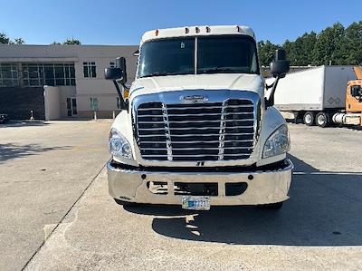 Used 2018 Freightliner Cascadia Sleeper Cab Morgan Truck Body Flatbed Truck for sale #357339 - photo 2