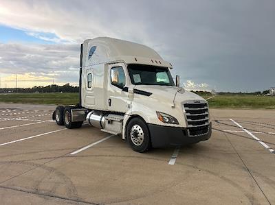 Used 2020 Freightliner Cascadia Detroit DD15AT Semi Truck with Sleeper Cab for sale #359094 - photo 1