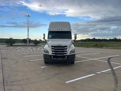 Used 2020 Freightliner Cascadia Detroit DD15AT Semi Truck with Sleeper Cab for sale #359094 - photo 2