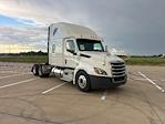 Used 2020 Freightliner Cascadia Detroit DD15AT Semi Truck with Sleeper Cab for sale #359094 - photo 1