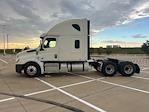 Used 2020 Freightliner Cascadia Detroit DD15AT Semi Truck with Sleeper Cab for sale #359094 - photo 4
