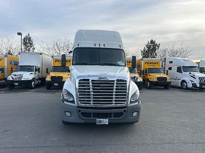 Used 2020 Freightliner Cascadia Detroit DD15AT Semi Truck with Sleeper Cab for sale #359100 - photo 2