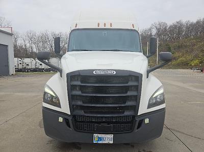 Used 2020 Freightliner Cascadia Detroit DD15AT Semi Truck with Sleeper Cab for sale #359143 - photo 2