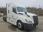 Used 2020 Freightliner Cascadia Detroit DD15AT Semi Truck with Sleeper Cab for sale #359143 - photo 1