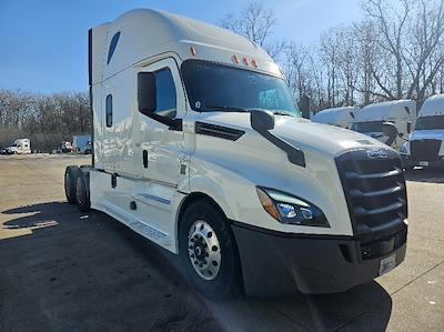 Used 2020 Freightliner Cascadia - photo 1