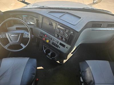 Used 2020 Freightliner Cascadia - photo 1