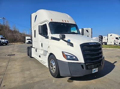 Used 2020 Freightliner Cascadia - photo 1