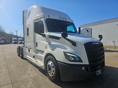 Used 2020 Freightliner Cascadia - photo 1