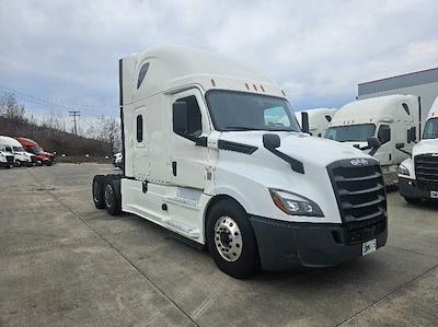 Used 2020 Freightliner Cascadia - photo 1