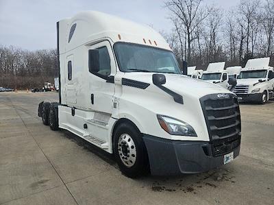 Used 2020 Freightliner Cascadia - photo 1