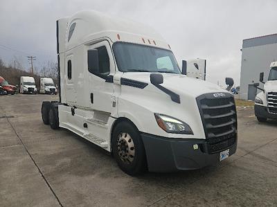 Used 2020 Freightliner Cascadia - photo 1