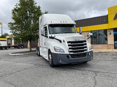 Used 2020 Freightliner Cascadia Detroit DD15AT Semi Truck with Sleeper Cab for sale #359301 - photo 1