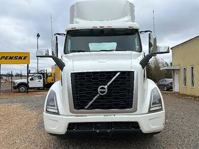 Used 2020 Volvo VNR - photo 1