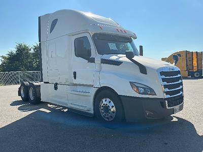 Used 2020 Freightliner Cascadia Detroit DD15AT Semi Truck with Sleeper Cab for sale #360181 - photo 1