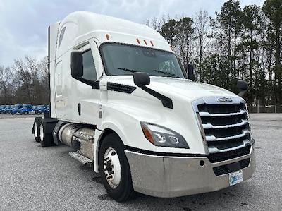 Used 2020 Freightliner Cascadia - photo 1