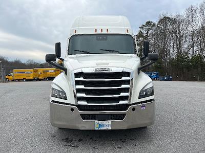 Used 2020 Freightliner Cascadia - photo 1
