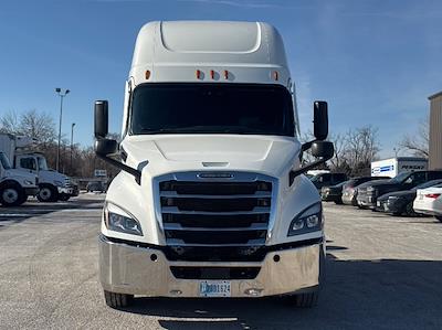 Used 2020 Freightliner Cascadia Detroit DD15AT Semi Truck with Sleeper Cab for sale #360207 - photo 2