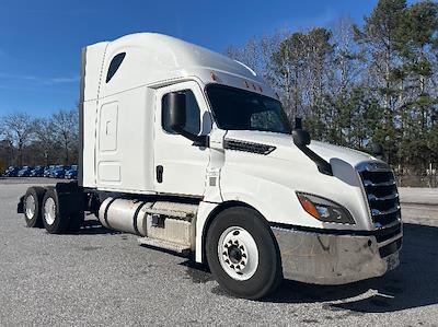 Used 2020 Freightliner Cascadia - photo 1