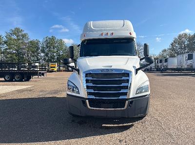Used 2020 Freightliner Cascadia Detroit DD15AT Semi Truck with Sleeper Cab for sale #360391 - photo 2