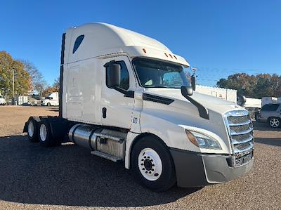 Used 2020 Freightliner Cascadia Detroit DD15AT Semi Truck with Sleeper Cab for sale #360392 - photo 1