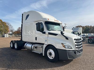 Used 2020 Freightliner Cascadia Detroit DD15AT Semi Truck with Sleeper Cab for sale #360394 - photo 1