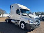 Used 2020 Freightliner Cascadia Detroit DD15AT Semi Truck with Sleeper Cab for sale #360405 - photo 1