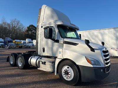 Used 2020 Freightliner Cascadia - photo 1