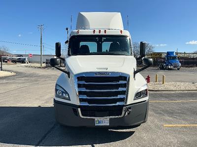 Used 2020 Freightliner Cascadia - photo 1