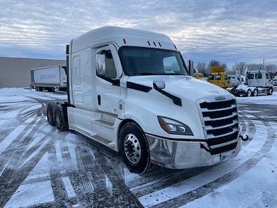 Used 2020 Freightliner Cascadia Detroit DD15AT Semi Truck with Sleeper Cab for sale #360535 - photo 1