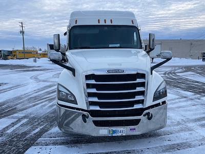Used 2020 Freightliner Cascadia Detroit DD15AT Semi Truck with Sleeper Cab for sale #360535 - photo 2