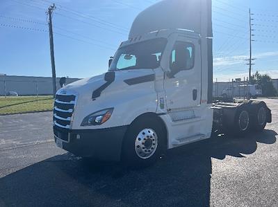Used 2020 Freightliner Cascadia Detroit DD13 Semi Truck for sale #360546 - photo 2
