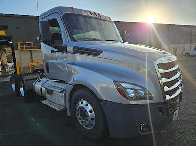 Used 2020 Freightliner Cascadia - photo 1