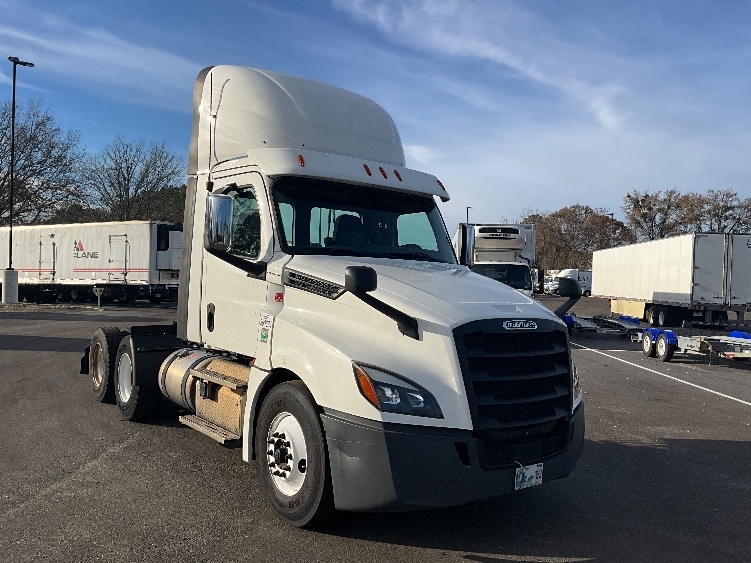 Used 2020 Freightliner Cascadia - photo 1