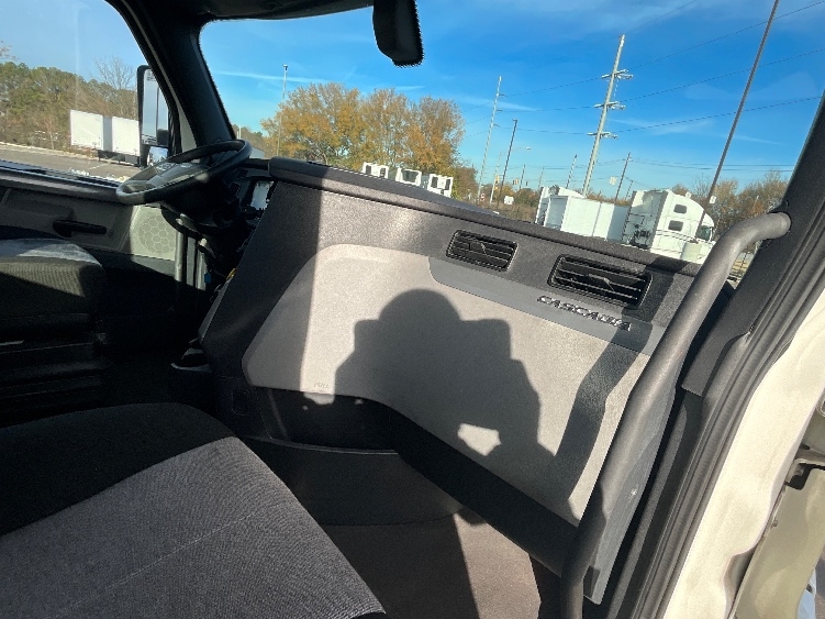 Used 2020 Freightliner Cascadia - photo 15