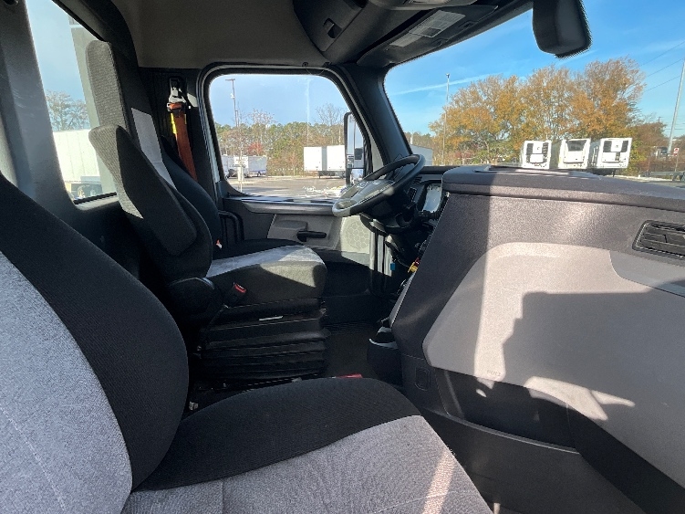 Used 2020 Freightliner Cascadia - photo 16