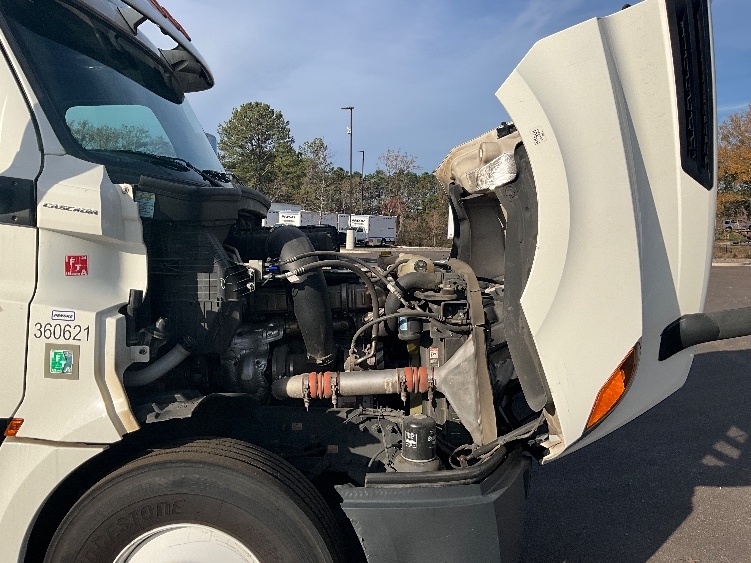Used 2020 Freightliner Cascadia - photo 17