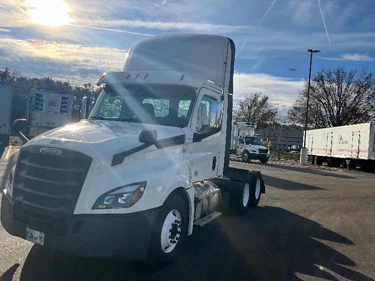 Used 2020 Freightliner Cascadia - photo 5