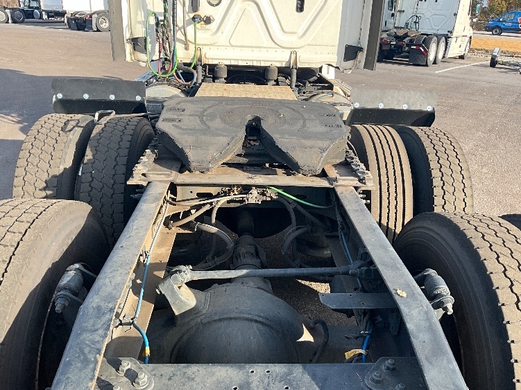 Used 2020 Freightliner Cascadia - photo 8