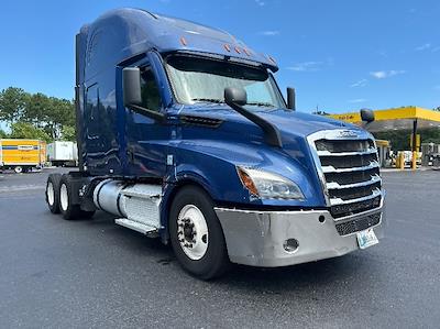 Used 2020 Freightliner Cascadia Detroit DD15AT Semi Truck with Sleeper Cab for sale #360751 - photo 1
