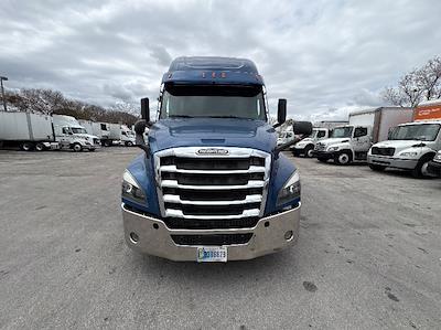 Used 2020 Freightliner Cascadia Detroit DD15AT Semi Truck with Sleeper Cab for sale #360752 - photo 2
