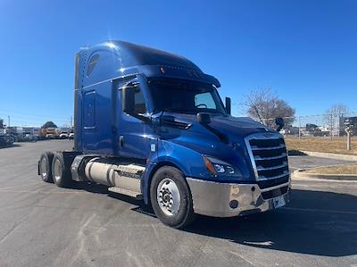 Used 2020 Freightliner Cascadia Detroit DD15AT Semi Truck with Sleeper Cab for sale #360779 - photo 1