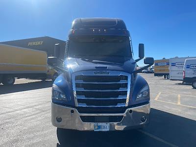 Used 2020 Freightliner Cascadia Detroit DD15AT Semi Truck with Sleeper Cab for sale #360779 - photo 2