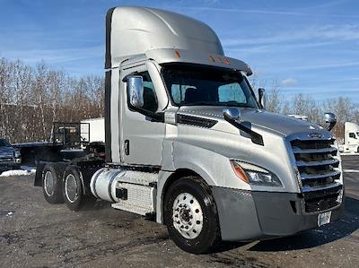 Used 2020 Freightliner Cascadia Detroit DD15AT Semi Truck for sale #360913 - photo 1