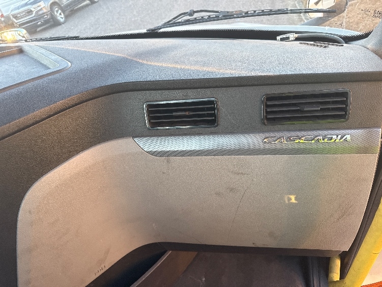 Used 2020 Freightliner Cascadia - photo 15