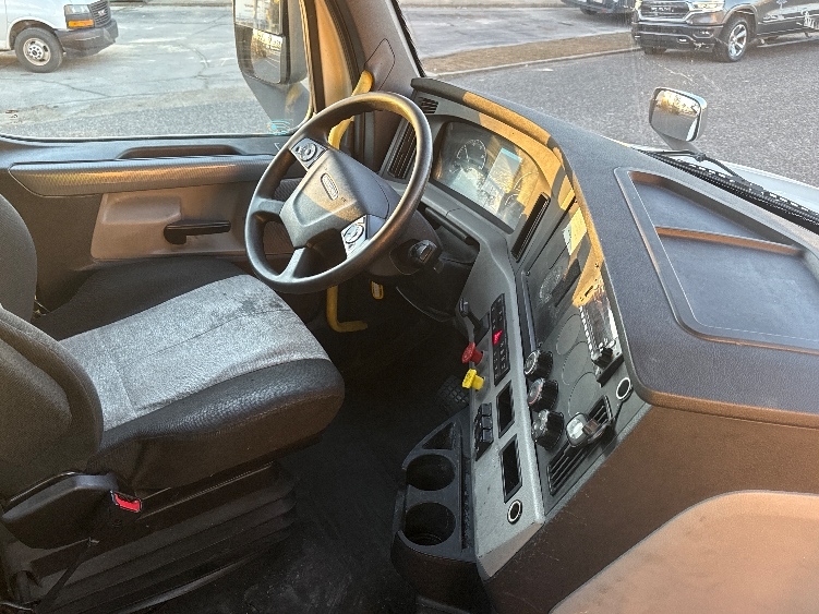 Used 2020 Freightliner Cascadia - photo 16
