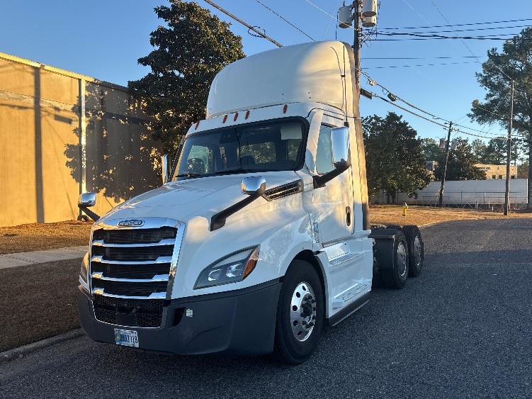 Used 2020 Freightliner Cascadia - photo 5